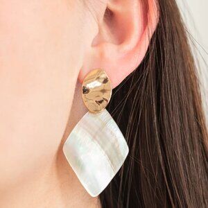 Paparazzi Jewelry Accessories - Alluringly Lustrous - Gold Earrings - Vintage